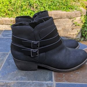 Women's black ankle boots size 10